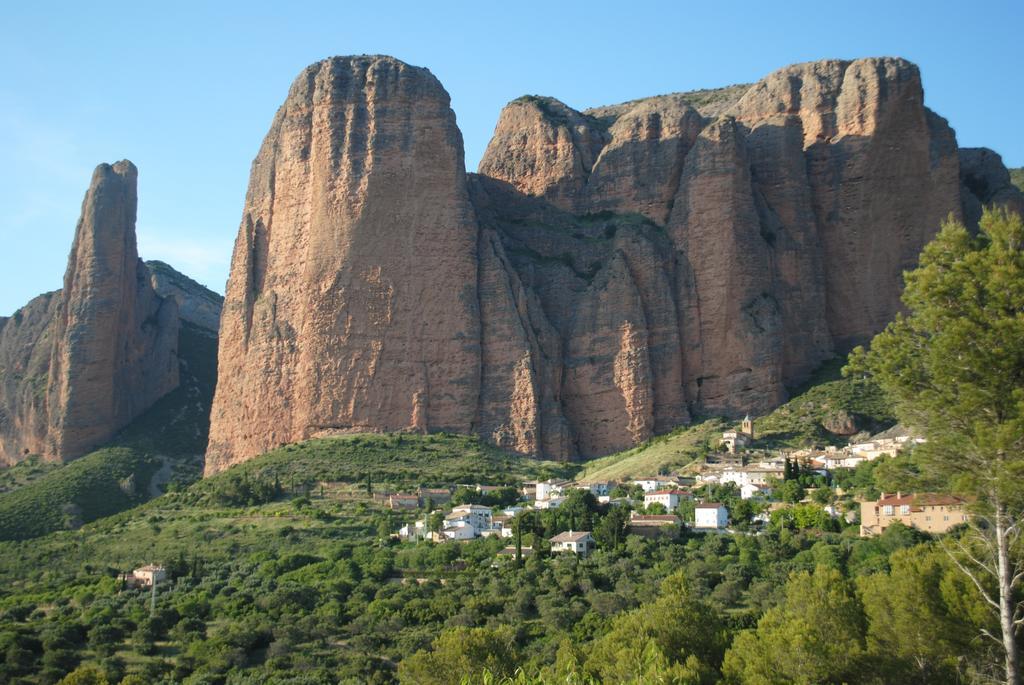 Apartamentos Turisticos Mallos De Huesca Ayerbe Exterior foto
