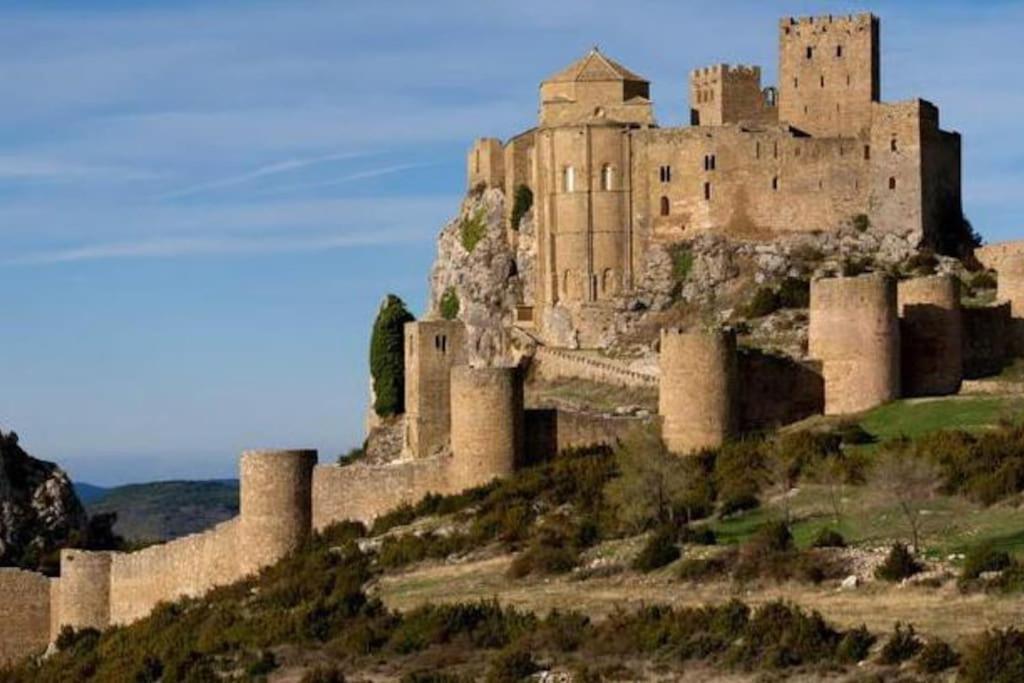 Apartamentos Turisticos Mallos De Huesca Ayerbe Exterior foto