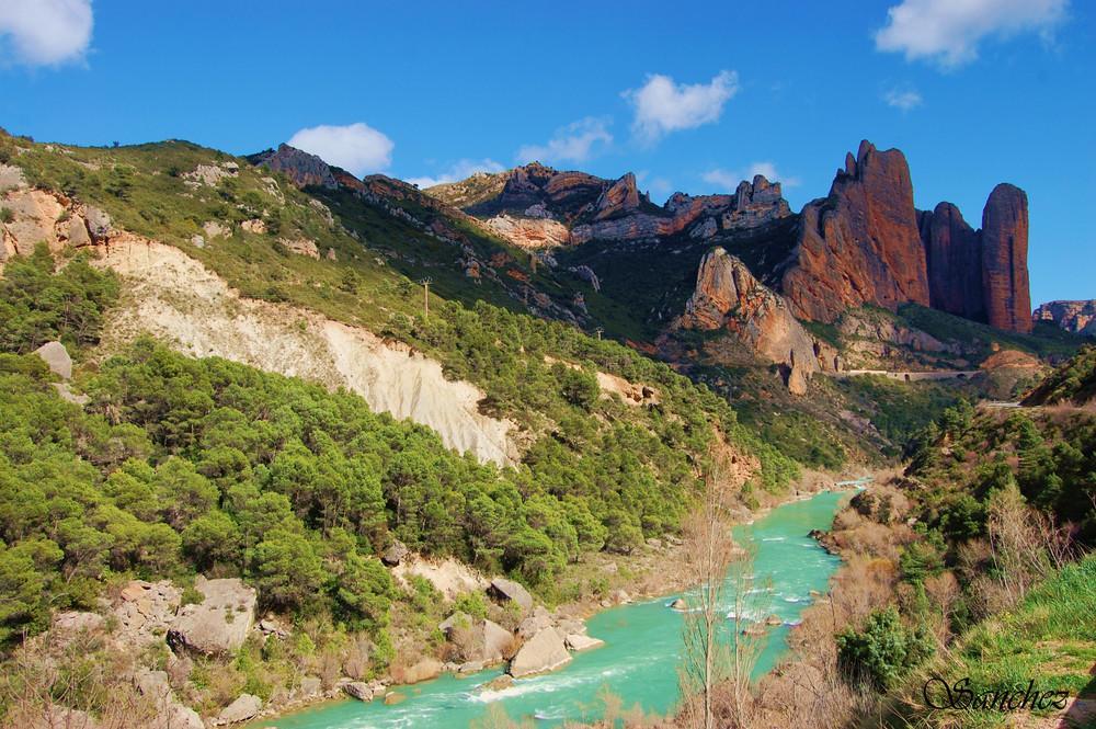 Apartamentos Turisticos Mallos De Huesca Ayerbe Zimmer foto