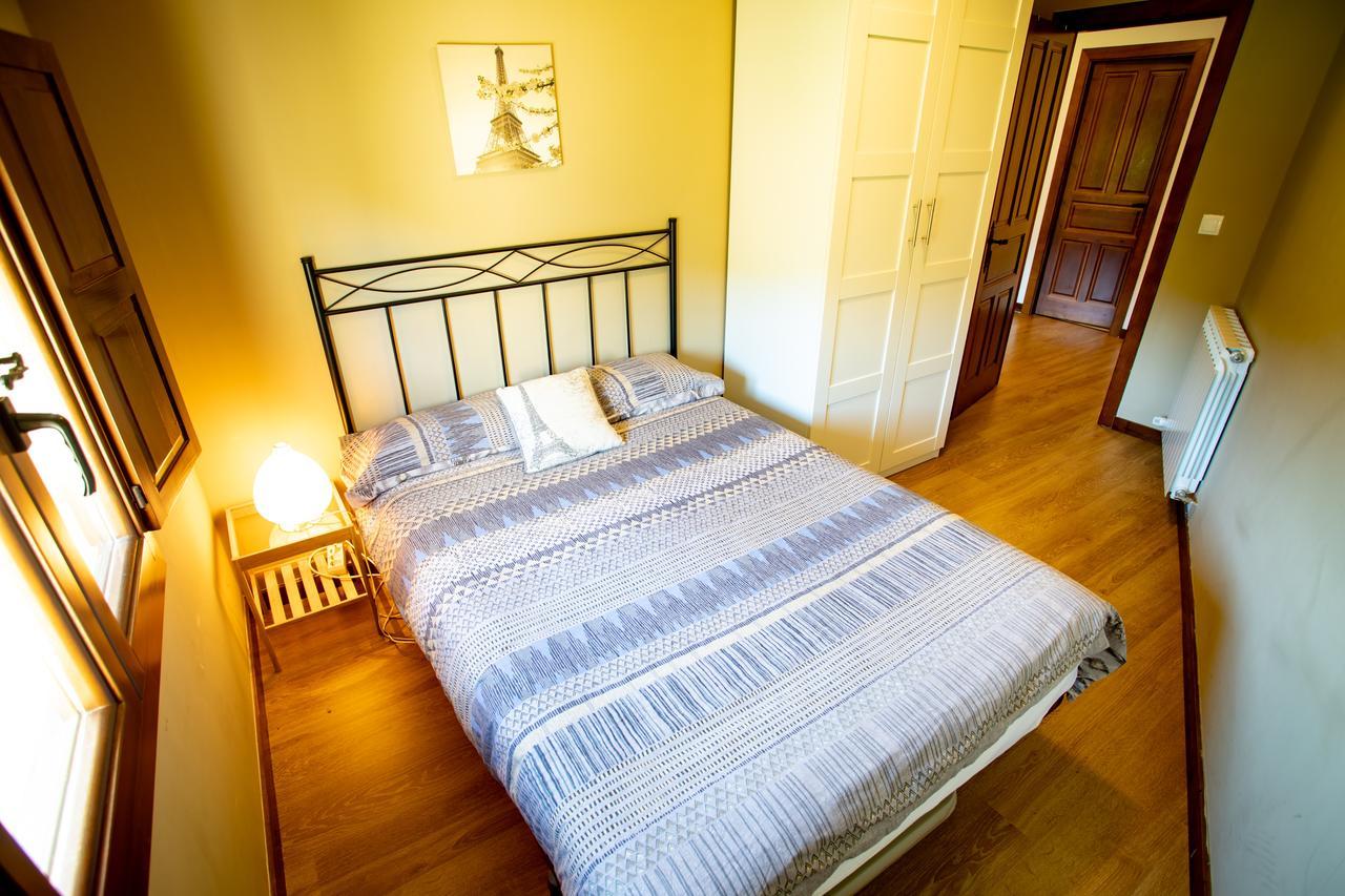 Apartamentos Turisticos Mallos De Huesca Ayerbe Exterior foto