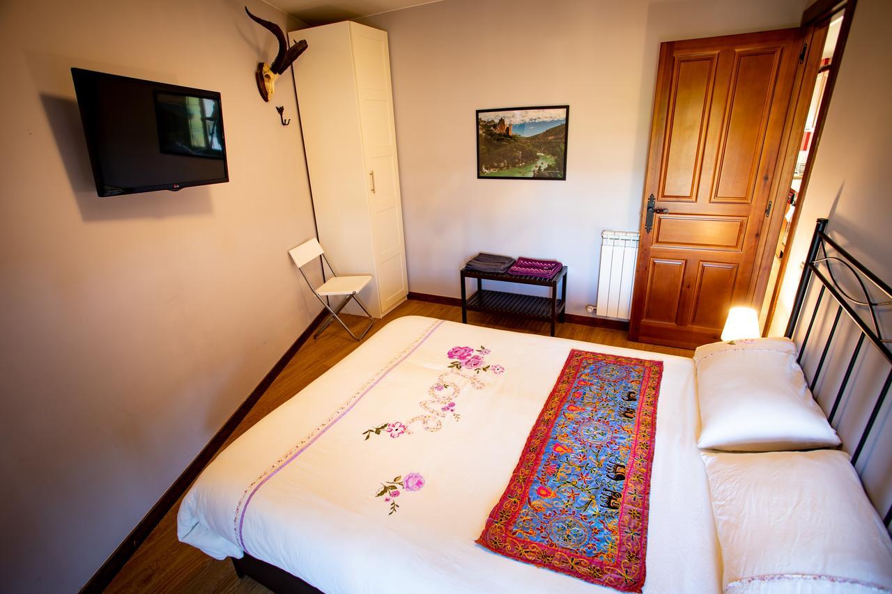 Apartamentos Turisticos Mallos De Huesca Ayerbe Exterior foto